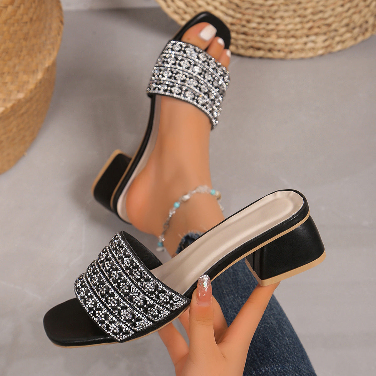 Sandali Ortopediche Aggraziate dal Look Moderno