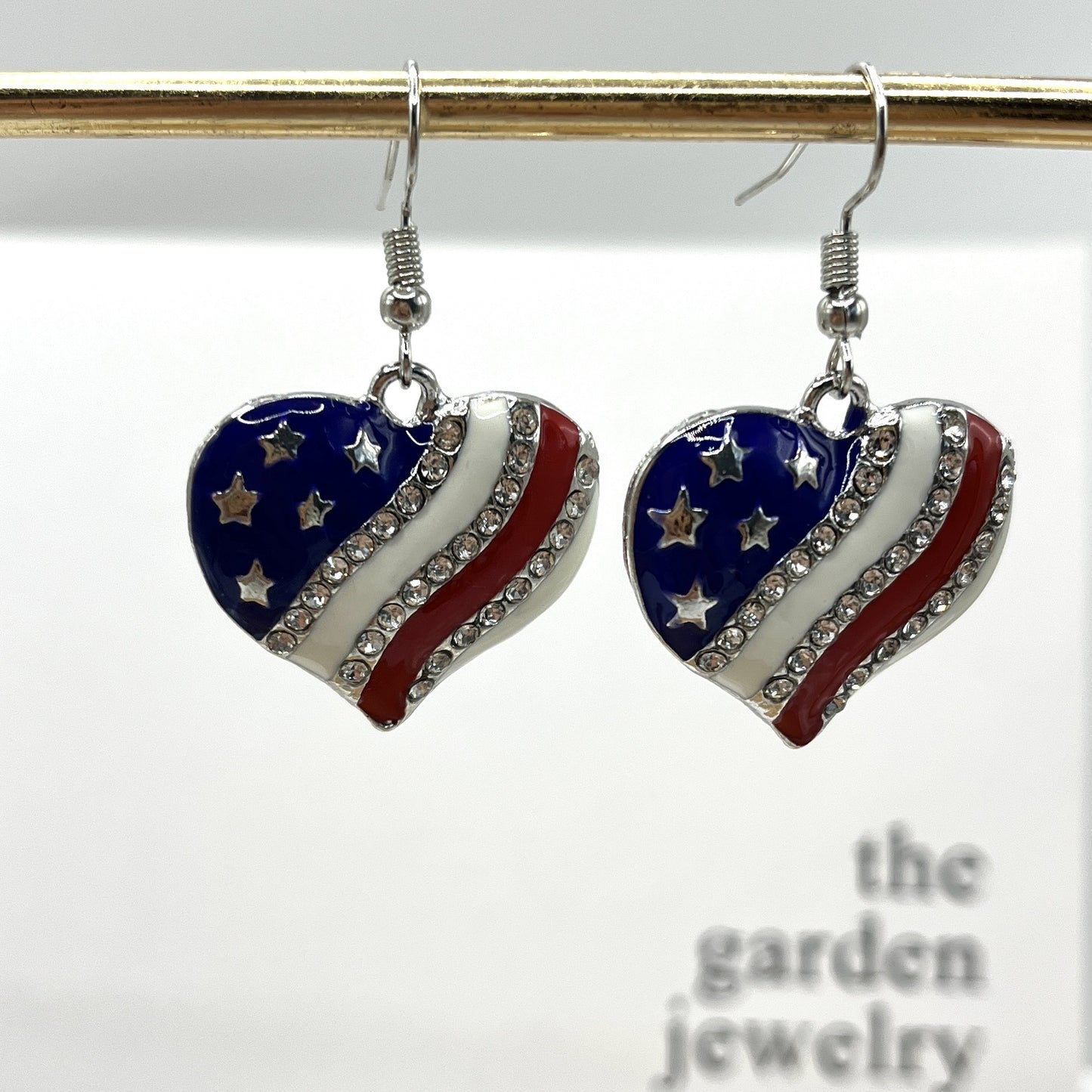 Orecchino artigianale delicato