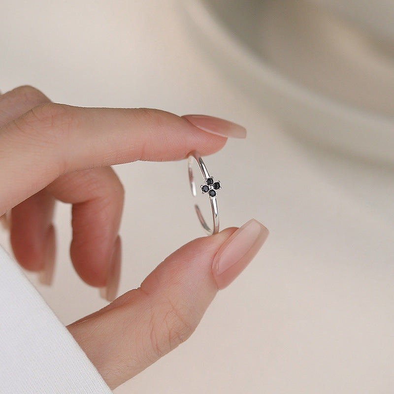 Orecchino artigianale delicato