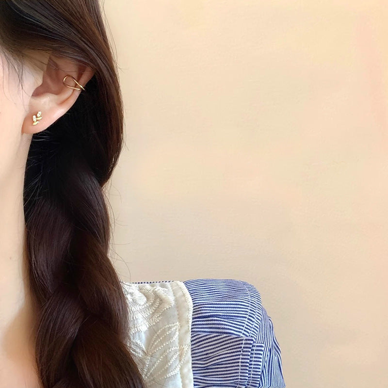 Orecchino artigianale delicato