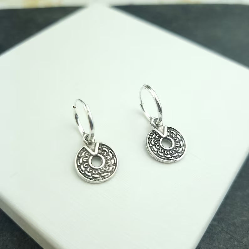 Orecchino artigianale delicato