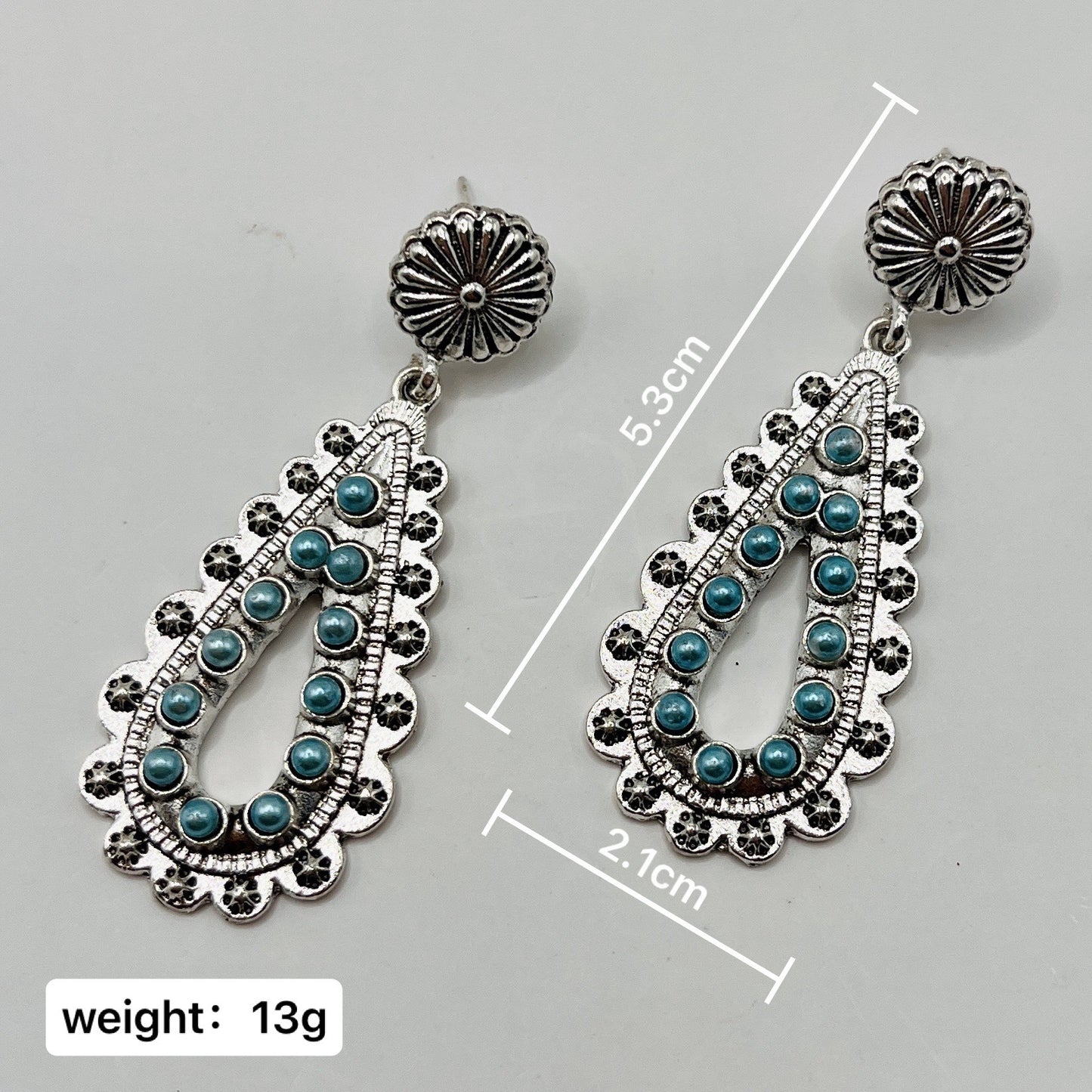 Orecchino artigianale delicato