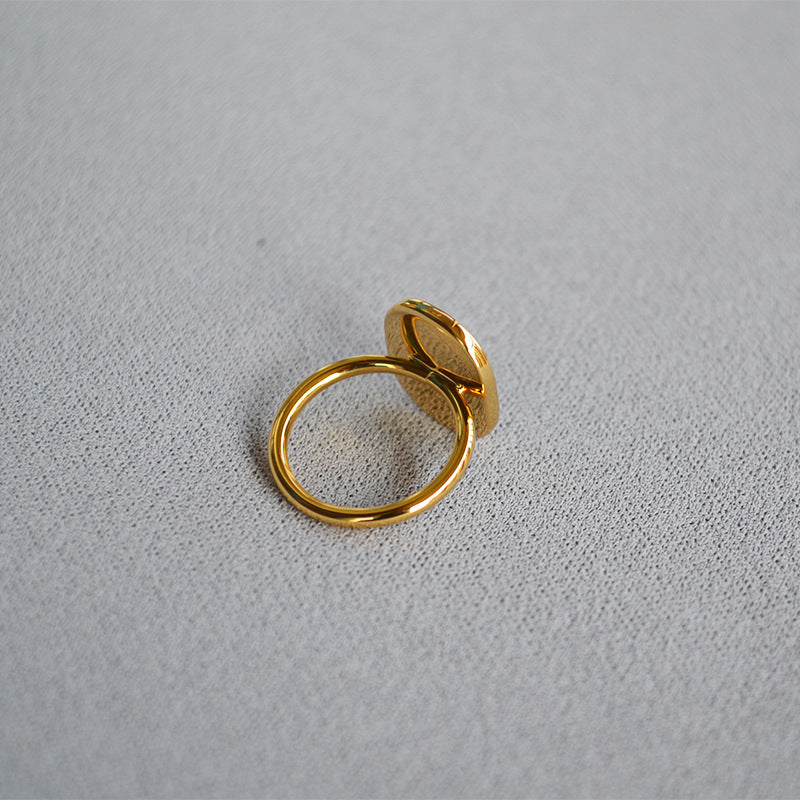 Anello classico dal fascino senza tempo