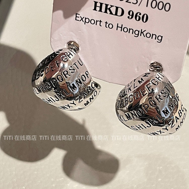 Orecchino artigianale delicato