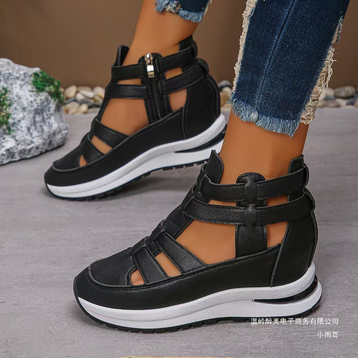 Sneakers Ortopediche Aggraziate dal Look Moderno