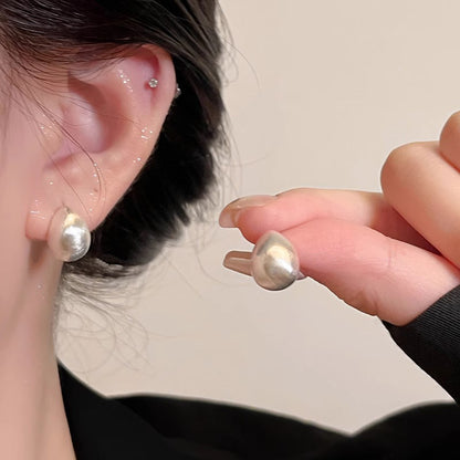 Orecchino artigianale delicato