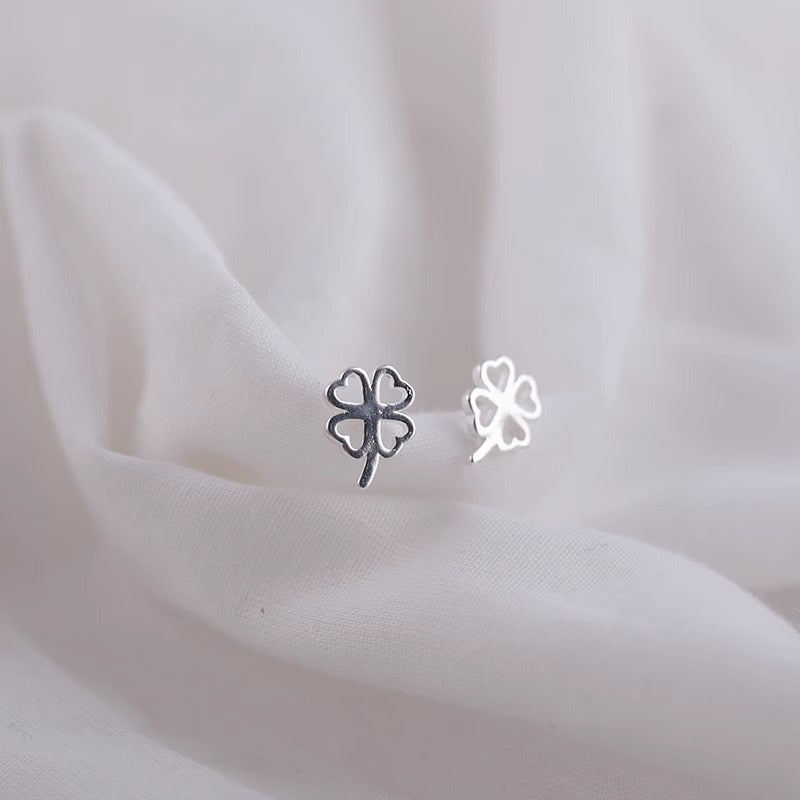 Orecchino artigianale delicato