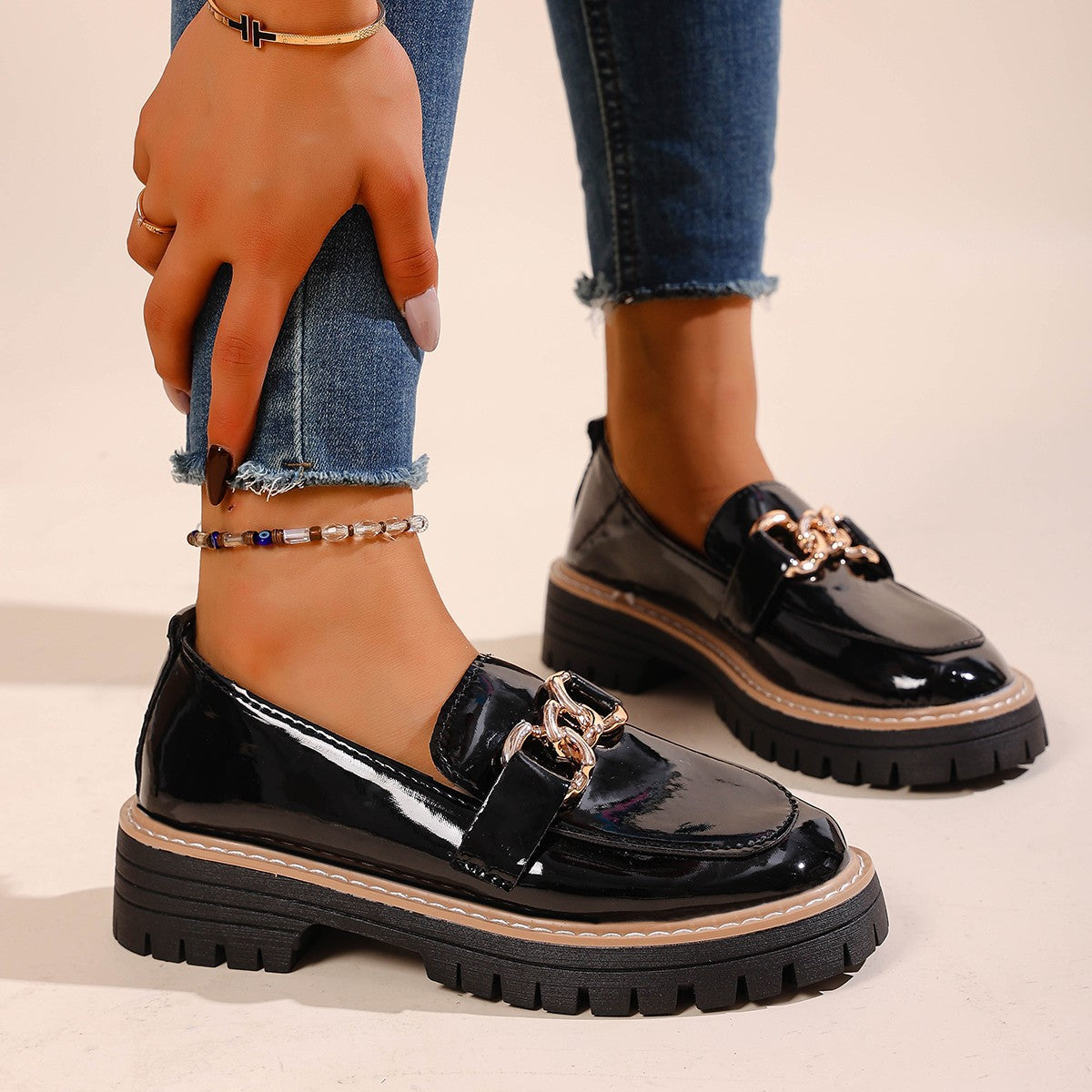 Scarpe Ortopediche Aggraziate dal Look Moderno