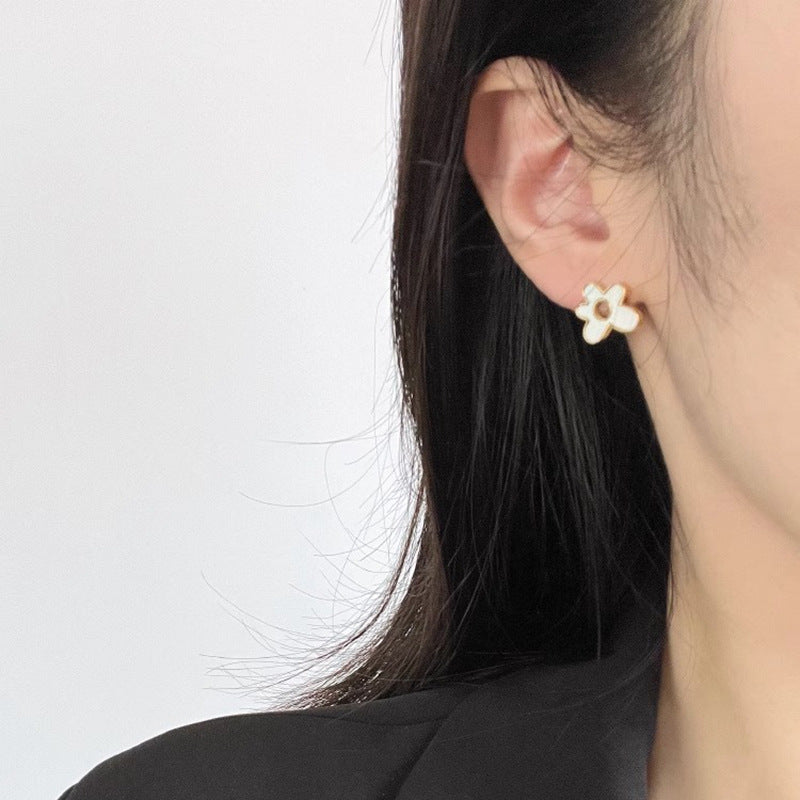 Orecchino artigianale delicato