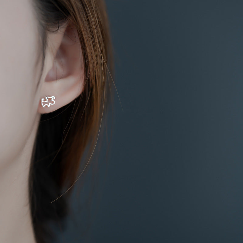 Orecchino artigianale delicato