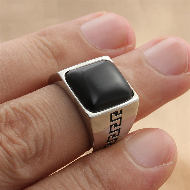 Anello affascinante per ogni occasione