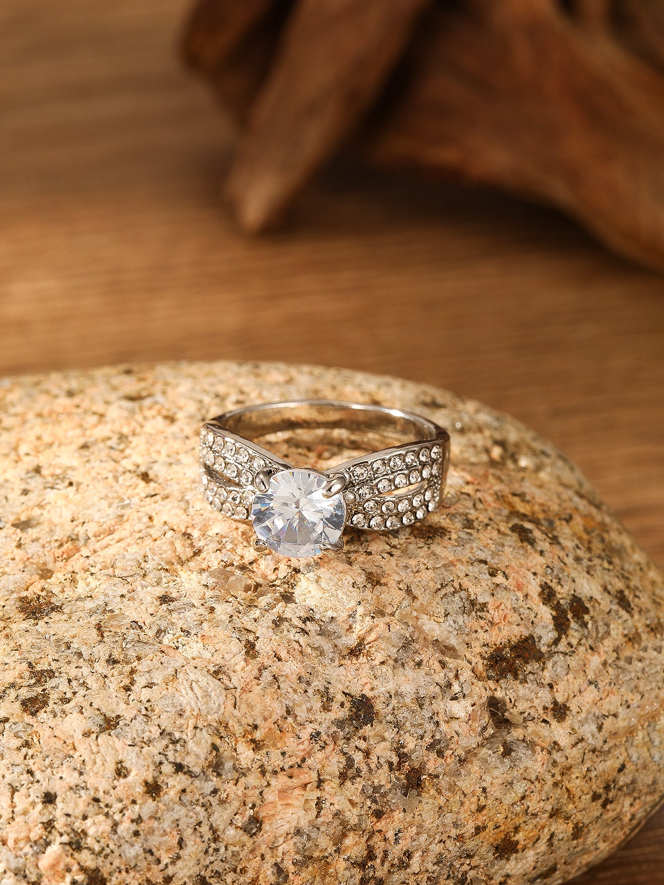 Anello affascinante per ogni occasione