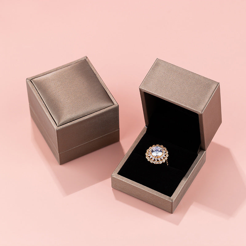 Gioiello artigianale delicato