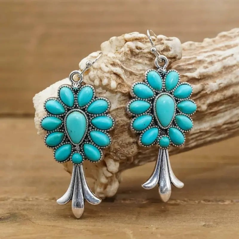 Orecchino artigianale delicato