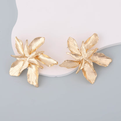 Orecchino artigianale delicato