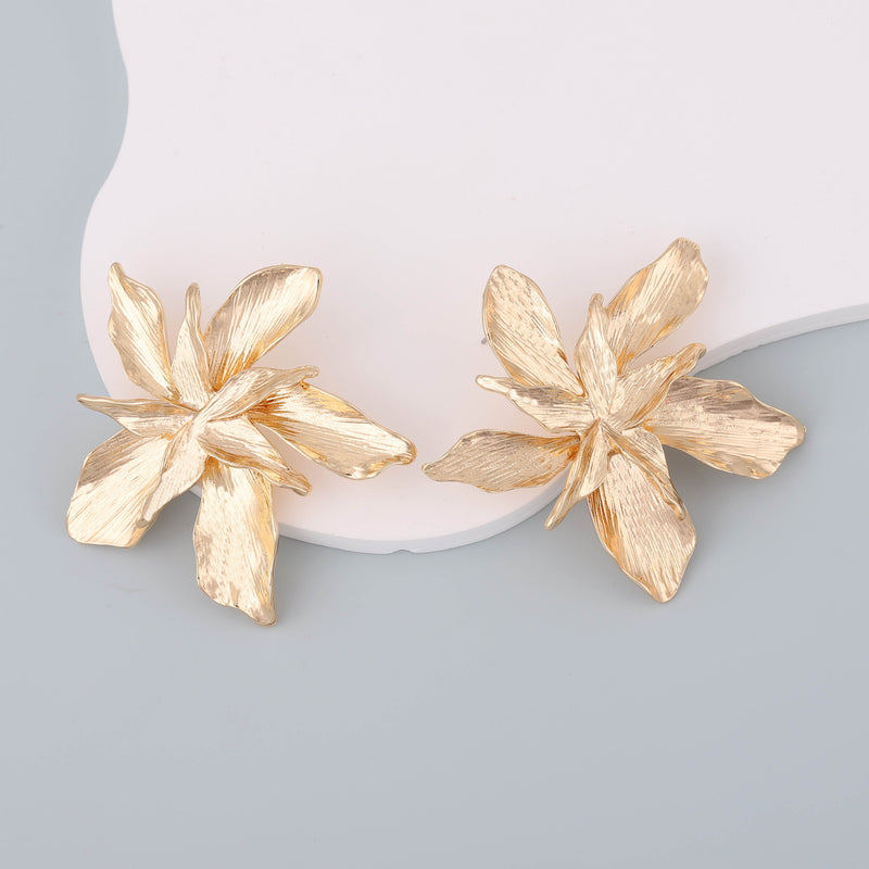 Orecchino artigianale delicato