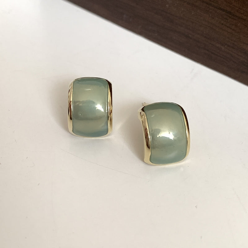 Orecchino artigianale delicato