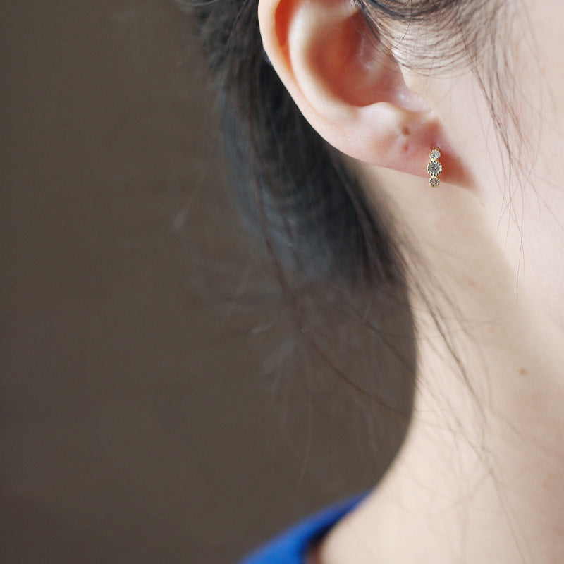 Orecchino artigianale delicato