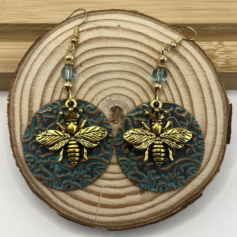 Orecchino artigianale delicato