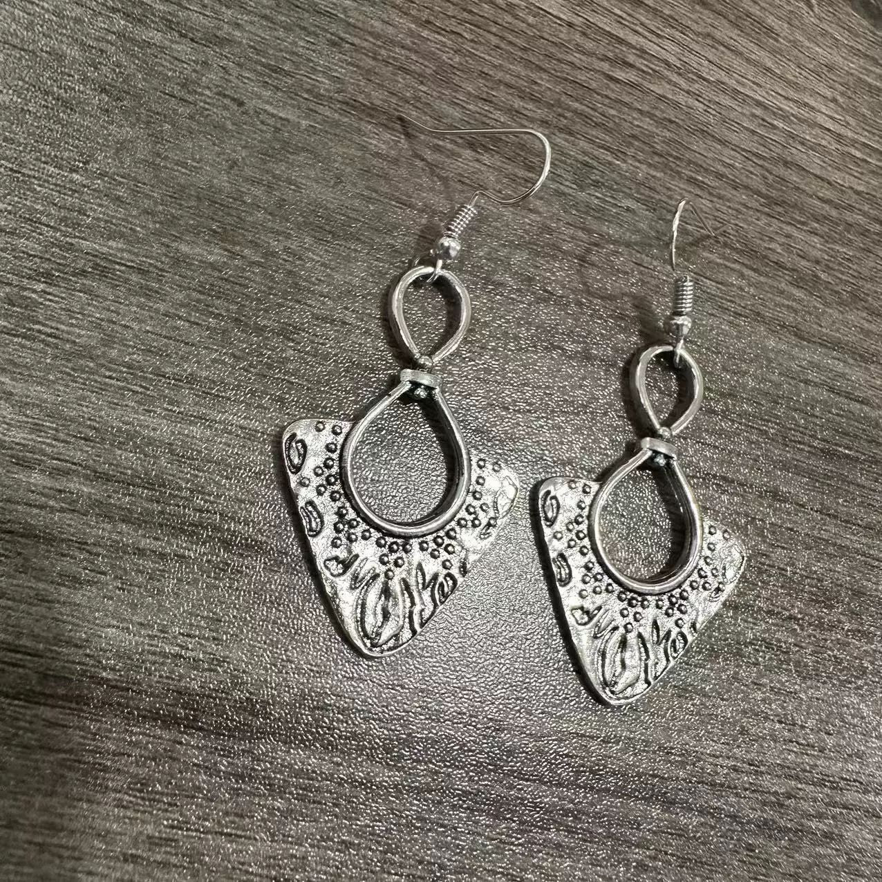 Orecchino vintage fatto a mano