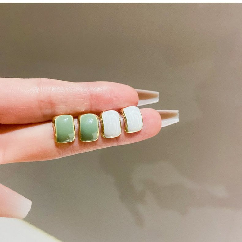 Orecchino artigianale delicato