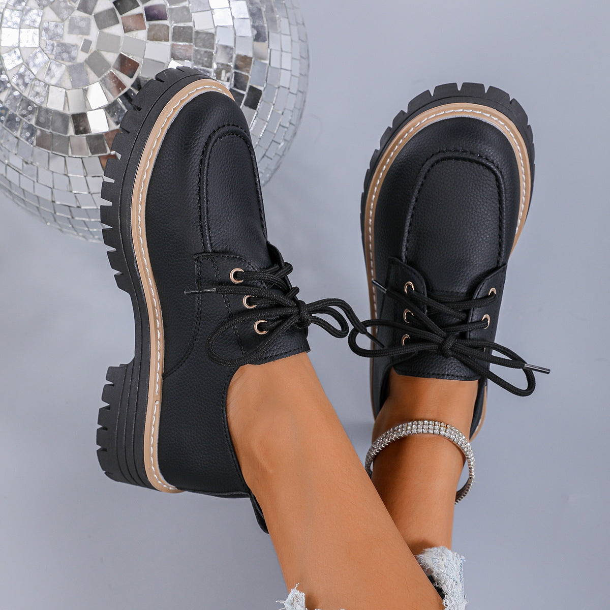 Scarpe Ortopediche Aggraziate dal Look Moderno
