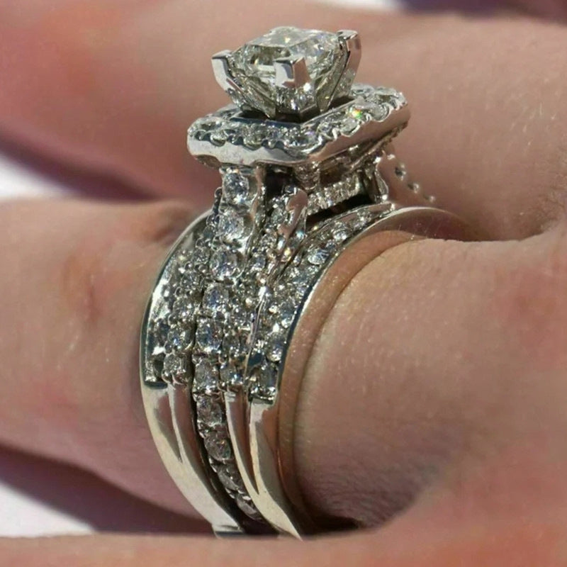 Anello affascinante per ogni occasione