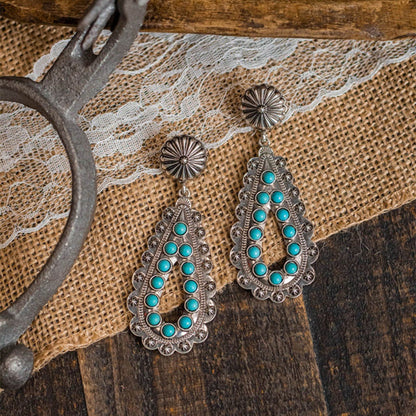 Orecchino artigianale delicato