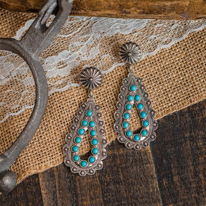 Orecchino artigianale delicato