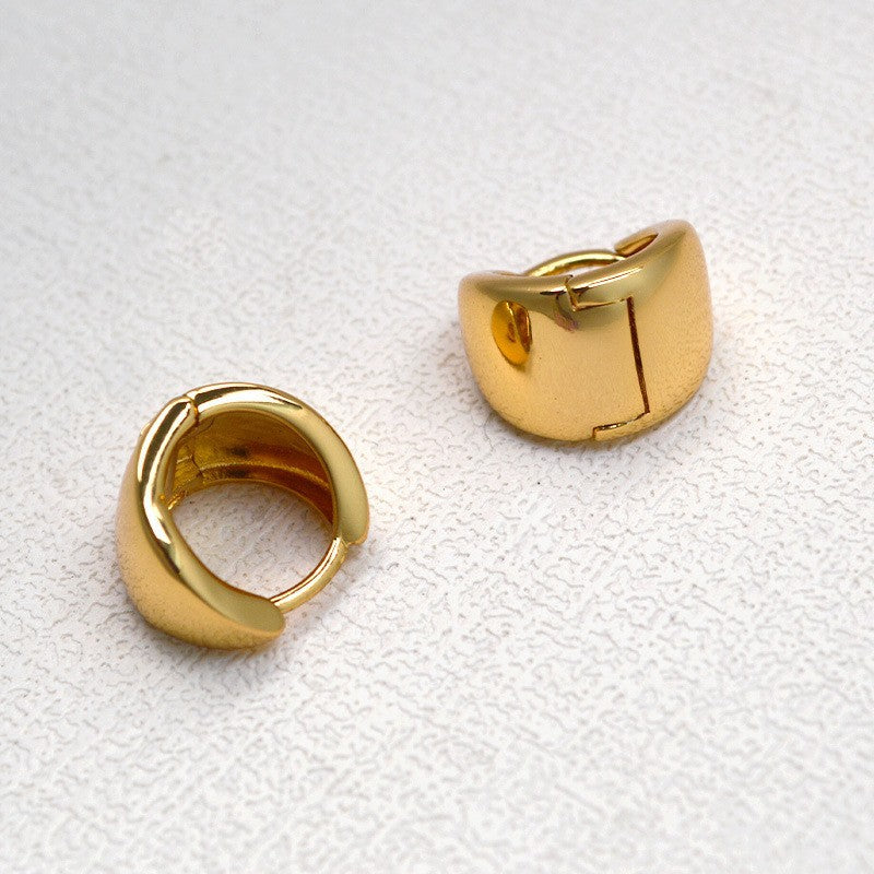 Oro Orecchino bellissimo con stile unico