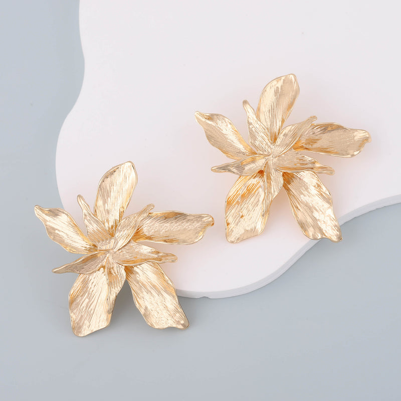 Orecchino artigianale delicato