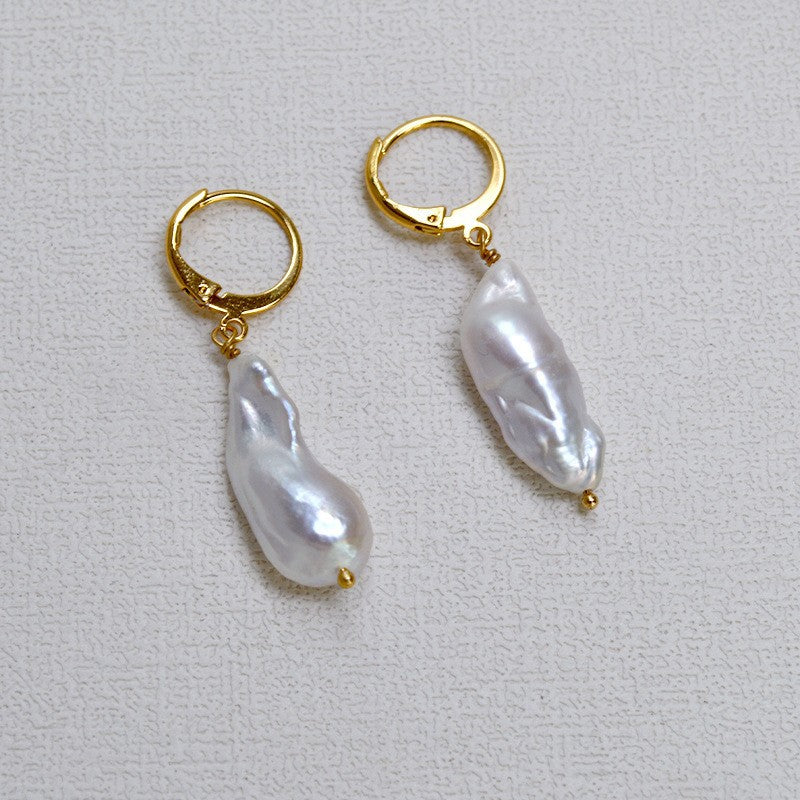 Oro Orecchino bellissimo con stile unico