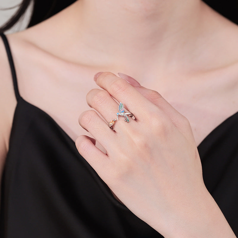 Anello bellissimo con stile unico