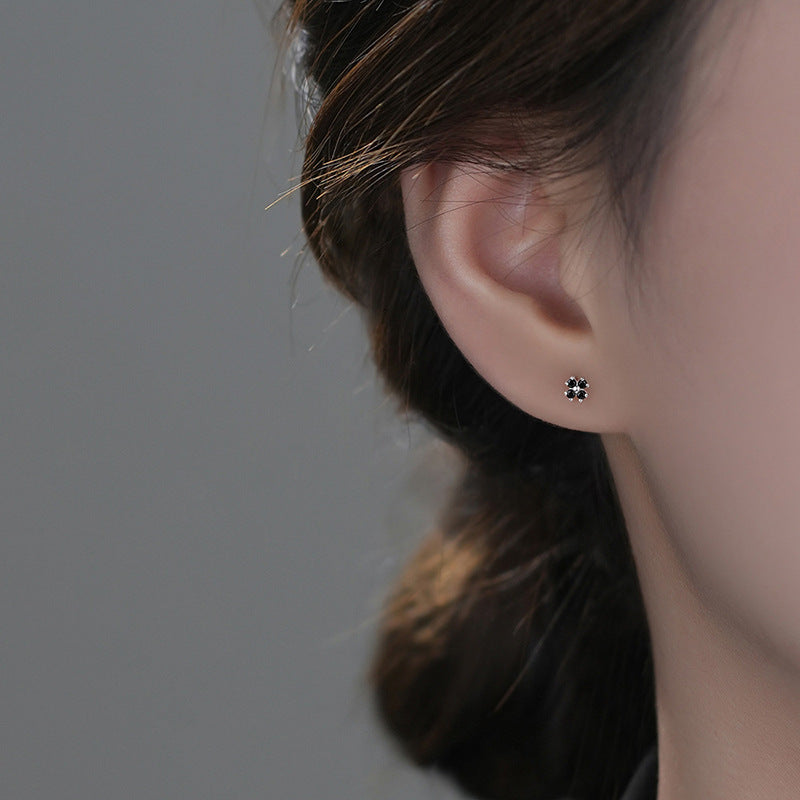 Orecchino artigianale delicato