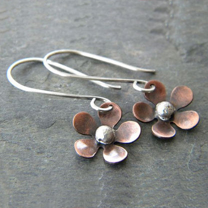 Orecchino artigianale delicato