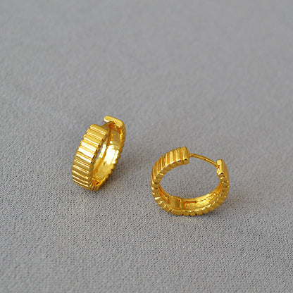 Oro Orecchino artigianale delicato