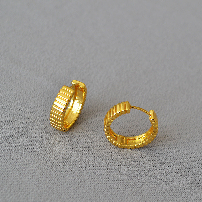 Oro Orecchino artigianale delicato