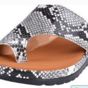 Sandali Ortopediche Aggraziate dal Look Moderno