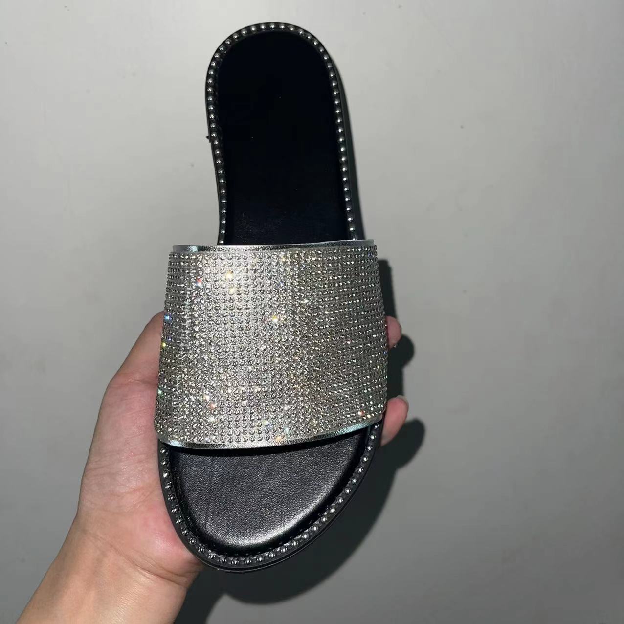 Scarpe Ortopediche Aggraziate dal Look Moderno