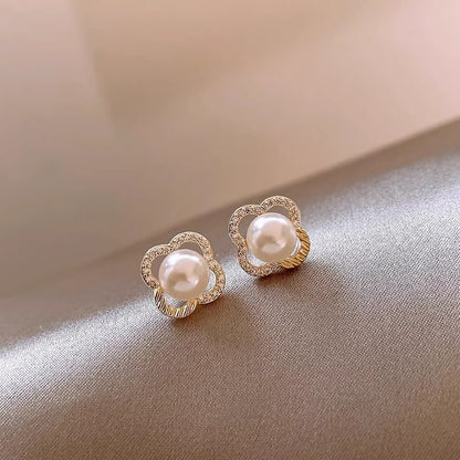 Perla Orecchino classico dal fascino senza tempo