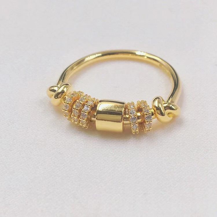 Anello bellissimo con stile unico