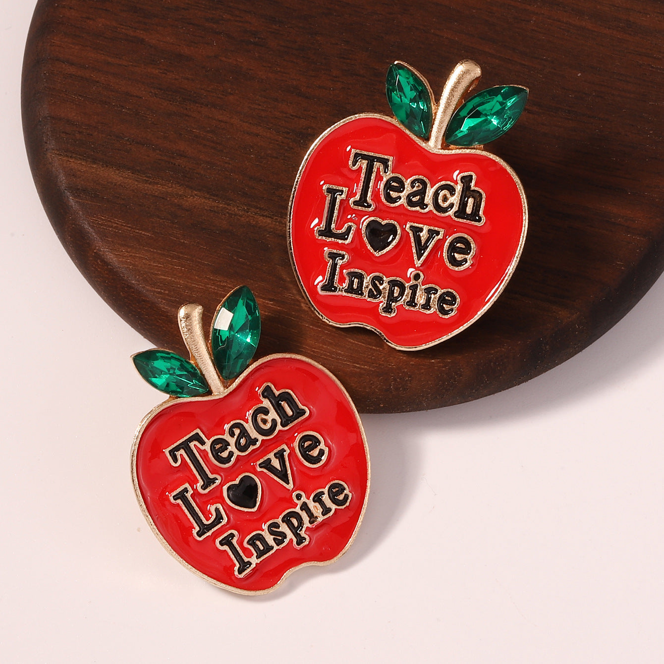 Orecchino artigianale delicato