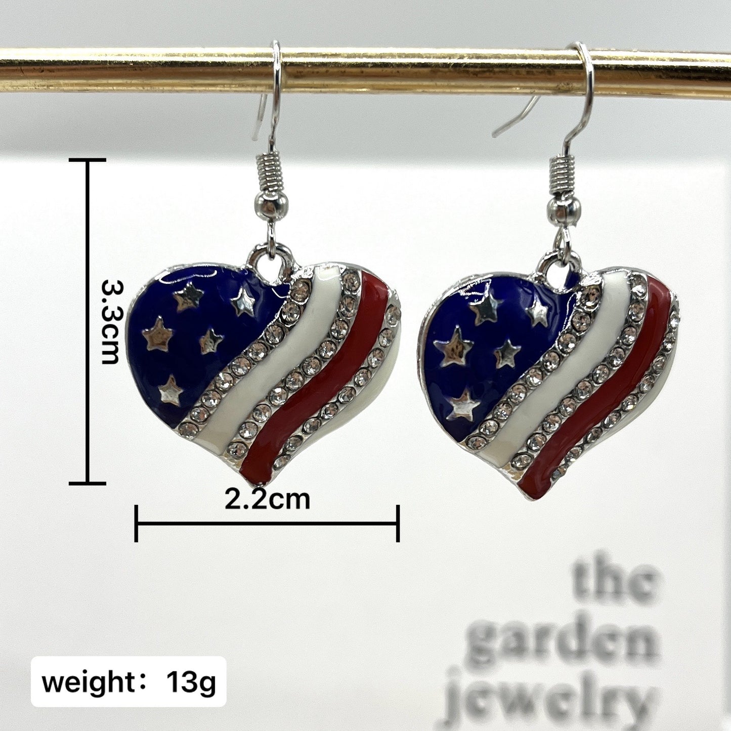 Orecchino artigianale delicato