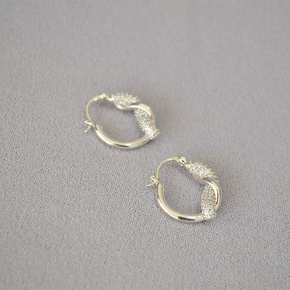 Oro Orecchino bellissimo con stile unico