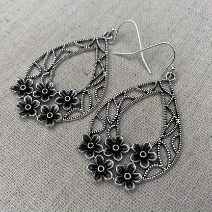 Orecchino artigianale delicato