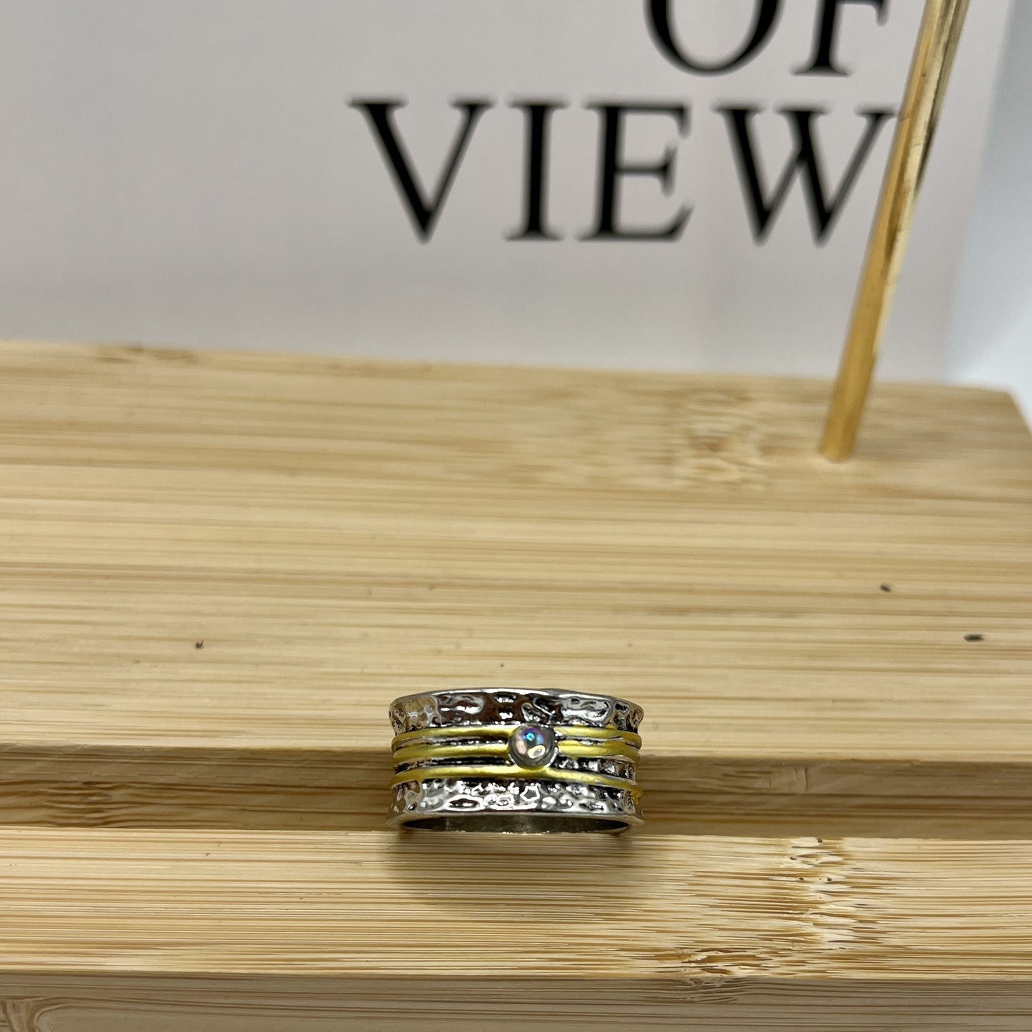 Anello bellissimo con stile unico