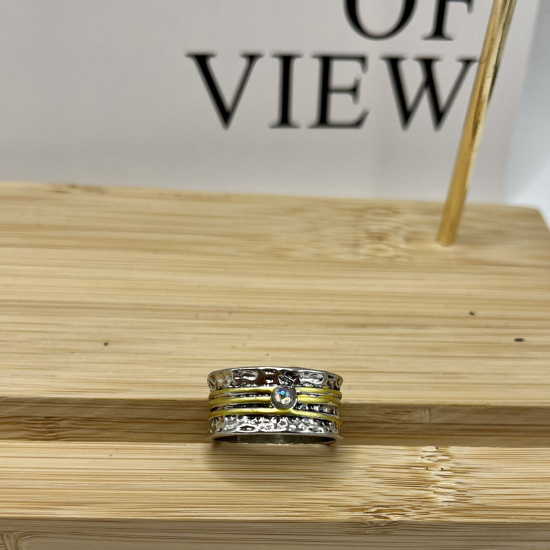 Anello bellissimo con stile unico