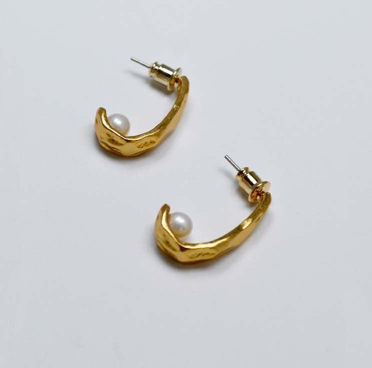 Oro Orecchino bellissimo con stile unico