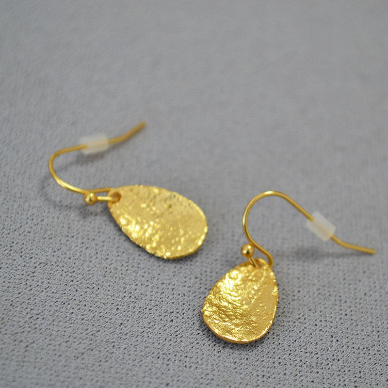 Oro Orecchino bellissimo con stile unico