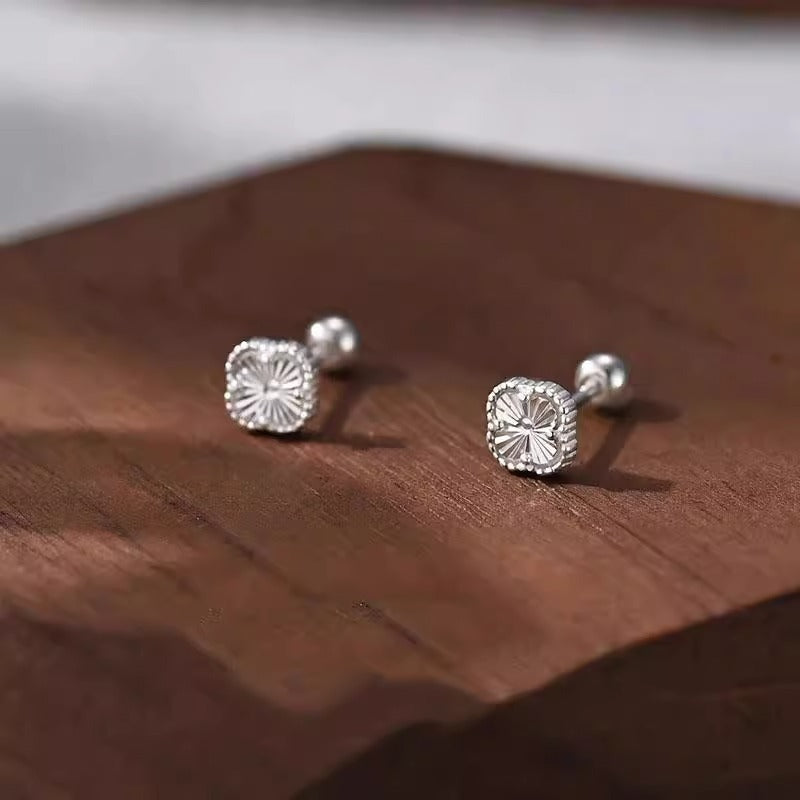 Orecchino classico dal fascino senza tempo